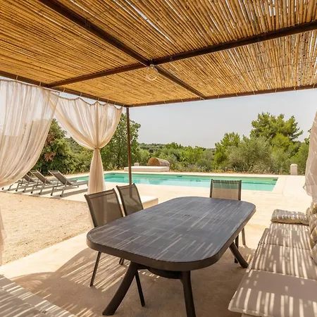 Trullo Sophie Montalbano (Apulia)